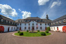 Schloss Front Sommer 1 – gesehen bei frauimmer-herrewig.de