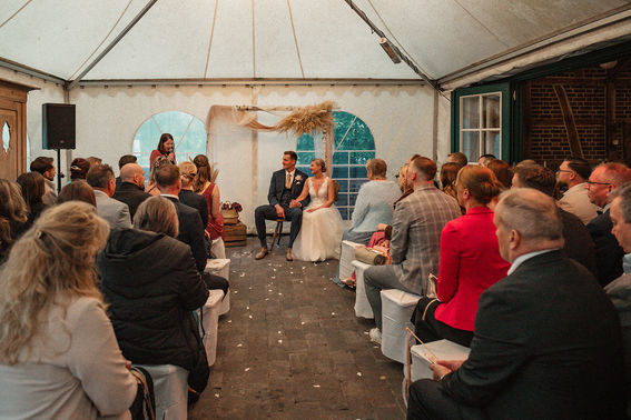 Freie Hochzeit Zelt Traurednerin Sarah Swars – gesehen bei frauimmer-herrewig.de