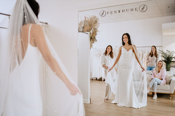 Festtruhe Bridal Store Koeln – gesehen bei frauimmer-herrewig.de