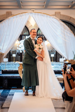 Brautpaar freie Trauung Magdalena spricht – gesehen bei frauimmer-herrewig.de Brautpaar freie Trauung Magdalena spricht – gesehen bei frauimmer-herrewig.de