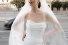 Cleanes Brautkleid in elegantem Look und figurbetontem Schnitt mit Schlitz von Marylise 2026 My Heart Will Go On shooting3 – gesehen bei frauimmer-herrewig.de