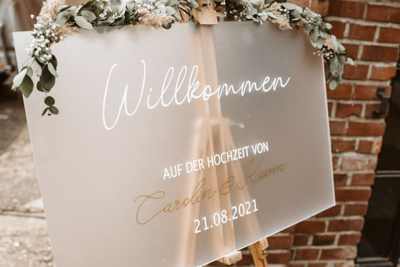Willkommensschild für die Hochzeit – gesehen bei frauimmer-herrewig.de