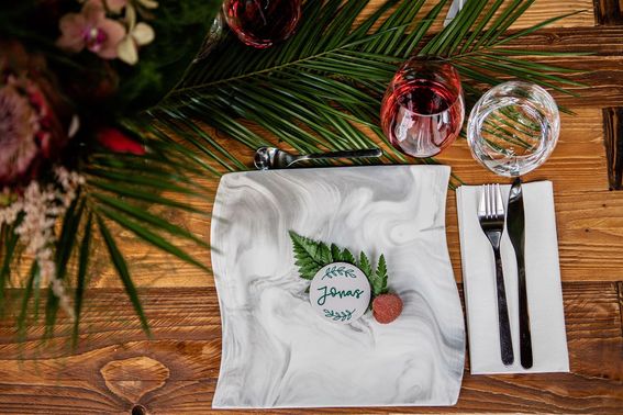 Tischdekoration für das Hochzeitsdinner – gesehen bei frauimmer-herrewig.de
