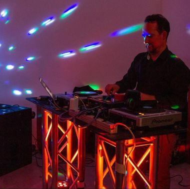 DJ Christian Brecko im Nothenhof Foto @what is.reality .JPG – gesehen bei frauimmer-herrewig.de