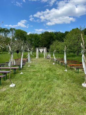 Freie Trauung Klosterhof Knechtsteden – gesehen bei frauimmer-herrewig.de