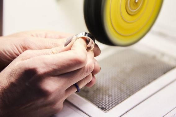 03 Trauring Oberfla che Koeln – gesehen bei frauimmer-herrewig.de 03 Trauring Oberfla che Koeln – gesehen bei frauimmer-herrewig.de