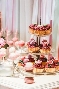 pinke Cupcakes mit Rosen – gesehen bei frauimmer-herrewig.de