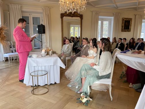 Freie Trauung im Saal Jimmys Hochzeiten Freier Trauredner – gesehen bei frauimmer-herrewig.de
