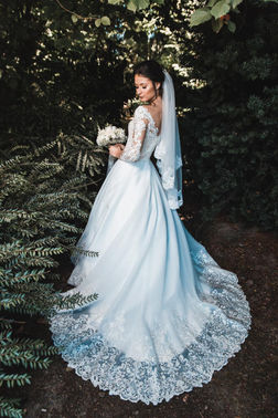 Hochzeitskleid mit Spitzenschleppe – gesehen bei frauimmer-herrewig.de