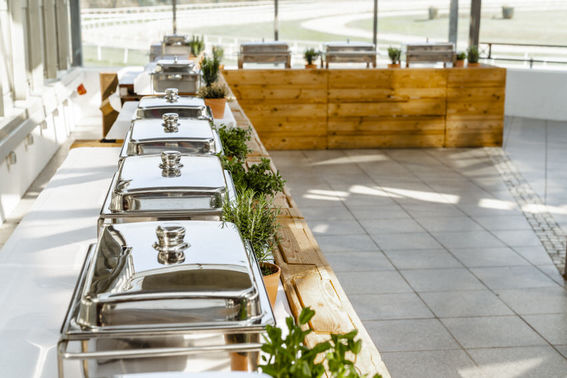 Terrasse der Hochzeitslocation – gesehen bei frauimmer-herrewig.de