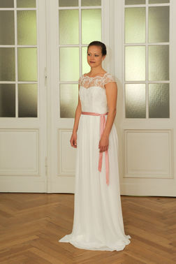 Weißes Brautkleid – gesehen bei frauimmer-herrewig.de