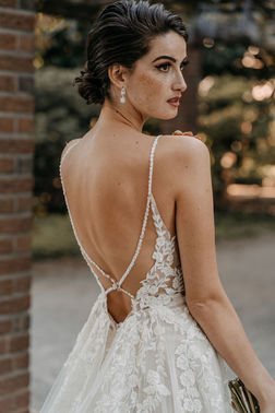 Braut mit elegantem Haarknoten – gesehen bei frauimmer-herrewig.de