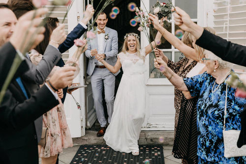 Hochzeitsfotograf in Düsseldorf finden – so geht's