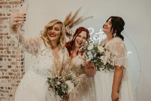 Curvy Brautmode – Hochzeitskleider in großen Größen