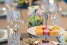 Hochzeitstafel mit Macarons – gesehen bei frauimmer-herrewig.de