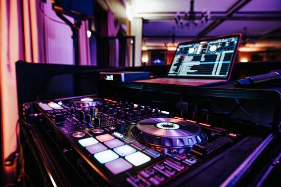 DJ Mischpult 3 – gesehen bei frauimmer-herrewig.de