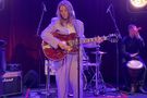 Leonie Krakowski mit Gitarre – gesehen bei frauimmer-herrewig.de