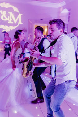 Saxophonist auf Hochzeit – gesehen bei frauimmer-herrewig.de