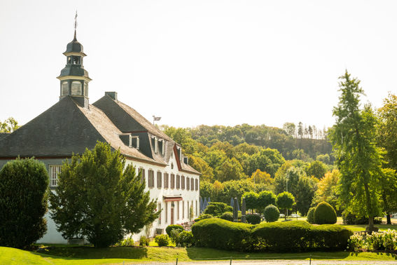 Schloss Auel Außenansicht – gesehen bei frauimmer-herrewig.de