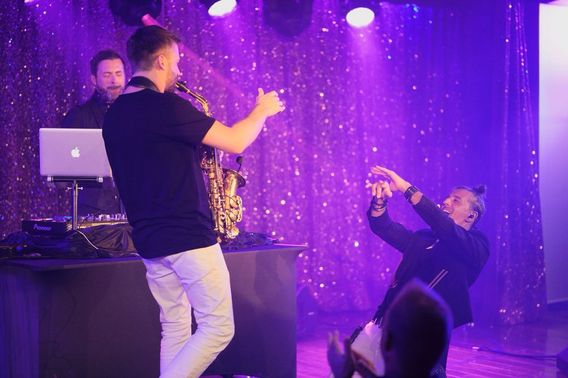 Live Event Music Saxophon und Percussion Theater – gesehen bei frauimmer-herrewig.de