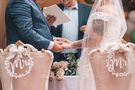 Trauredner mit Brautpaar Jimmys Hochzeiten Freier Trauredner – gesehen bei frauimmer-herrewig.de