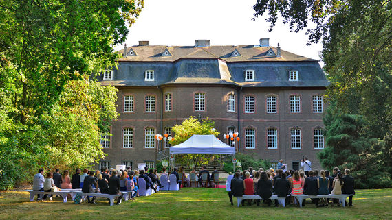 Eltzhof Schloss Wahn Schlossgarten Koeln – gesehen bei frauimmer-herrewig.de