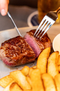 Steak und Pommes im Gewölbe³ – gesehen bei frauimmer-herrewig.de