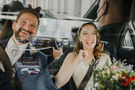 Brautpaar im Auto – gesehen bei frauimmer-herrewig.de