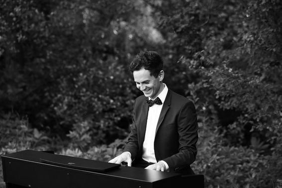 Hochzeitsmusiker Pianist Roman Nagel neu – gesehen bei frauimmer-herrewig.de