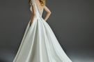 Satin-Hochzeitskleid von Modeca – gesehen bei frauimmer-herrewig.de