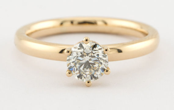 05 Verlobungsring 750er Gelbgold Brillant Grote contraste Goldschmiede 3 nah Web – gesehen bei frauimmer-herrewig.de 05 Verlobungsring 750er Gelbgold Brillant Grote contraste Goldschmiede 3 nah Web – gesehen bei frauimmer-herrewig.de