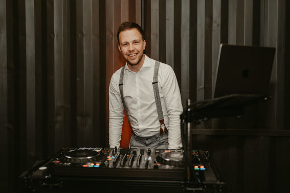 DJ Saxophonist Rics DJ Koeln Saxophonist Koeln Eric Fleckenstein 01 – gesehen bei frauimmer-herrewig.de