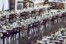 lange Tafel für die Hochzeitsfeier – gesehen bei frauimmer-herrewig.de