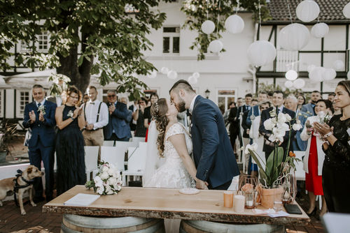 Trauung unter Kastanien – Hochzeit im Herrenhaus Buchholz