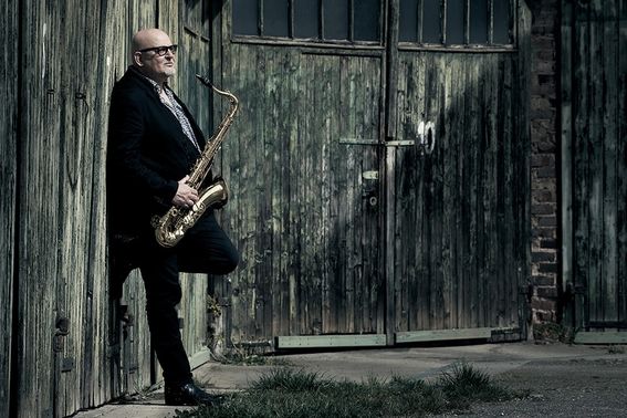 Saxophonist Bernd Delbrügge – gesehen bei frauimmer-herrewig.de