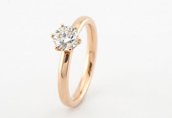 05 Verlobungsring 750er Rosegold Brillant Grote contraste Goldschmiede 2 Web – gesehen bei frauimmer-herrewig.de 05 Verlobungsring 750er Rosegold Brillant Grote contraste Goldschmiede 2 Web – gesehen bei frauimmer-herrewig.de