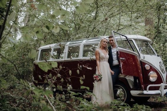 VW Bus für die Hochzeit  - Foto: sweetnorth – gesehen bei frauimmer-herrewig.de