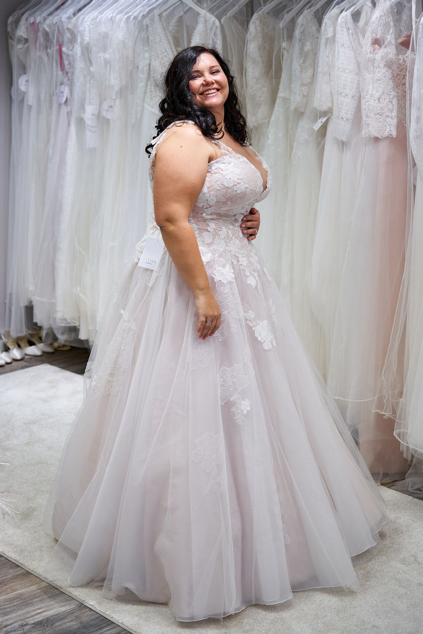Brautmode Bensberg, Brautmode, Hochzeitskleid, Brautkleid - Wundervoll  Weiblich