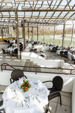 Terrasse für Hochzeitsfeier – gesehen bei frauimmer-herrewig.de