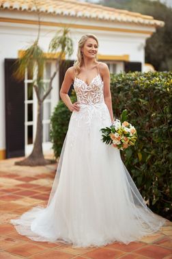 langes Brautkleid in A-Linie – gesehen bei frauimmer-herrewig.de