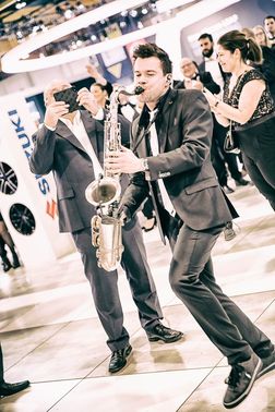 Saxophonist auf Event – gesehen bei frauimmer-herrewig.de