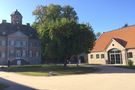 Innenhof Schloss und Eventscheune – gesehen bei frauimmer-herrewig.de