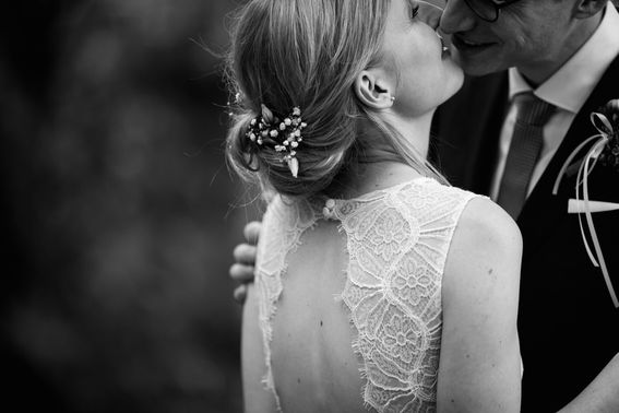 schwarz-weiße Hochzeitsfotografie – gesehen bei frauimmer-herrewig.de