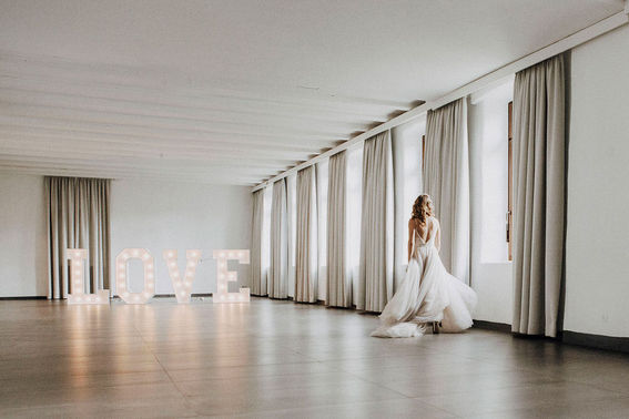 Blumen und Dekoration Mr. Mrs. by LAV Events – gesehen bei frauimmer-herrewig.de