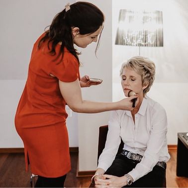 Stylistin mit Kundin – gesehen bei frauimmer-herrewig.de