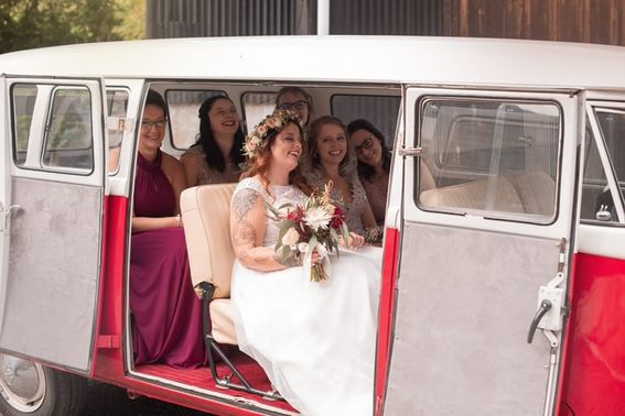 Roter VW Bulli – gesehen bei frauimmer-herrewig.de