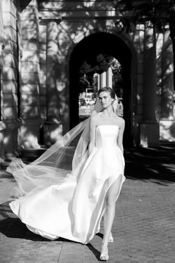 A Linien Brautkleid in cleanem Look aus edlem Mikado mit abnehmbaren Aermeln von Marylise 2026 The Power Of Love shooting5 – gesehen bei frauimmer-herrewig.de A Linien Brautkleid in cleanem Look aus edlem Mikado mit abnehmbaren Aermeln von Marylise 2026 The Power Of Love shooting5 – gesehen bei frauimmer-herrewig.de