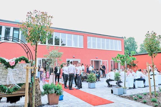 Hochzeitsempfang im Kabelwerk – gesehen bei frauimmer-herrewig.de