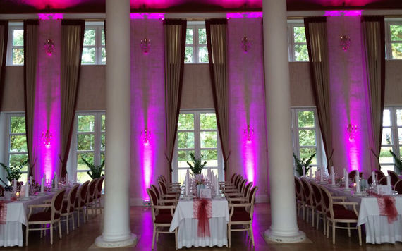 Ambiente Beleuchtung Festsaal Hochzeit – gesehen bei frauimmer-herrewig.de