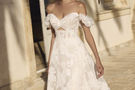 Romantisches A Linien Brautkleid mit ausladendem Rock und Oberteil mit sexy Cut Outs Modeca 2026 Gunilla vorne3 – gesehen bei frauimmer-herrewig.de